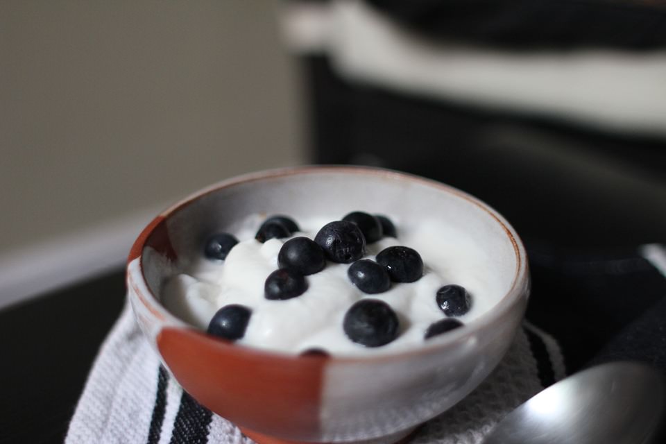 iogurte ajuda a recuperar de ressaca e excessos gastronômicos
