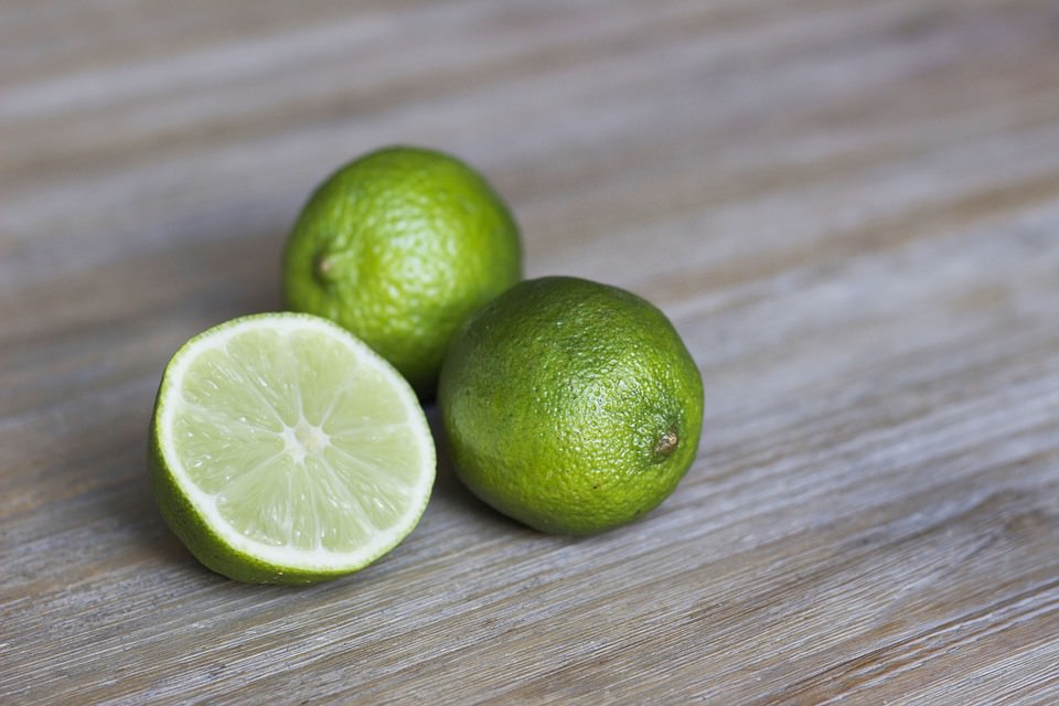óleo essencial de limão ajuda a perder peso