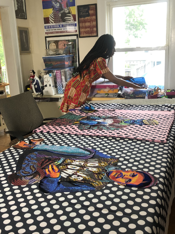 A arte do quilt afro-americano Bisa Butler em seu ​atelier.