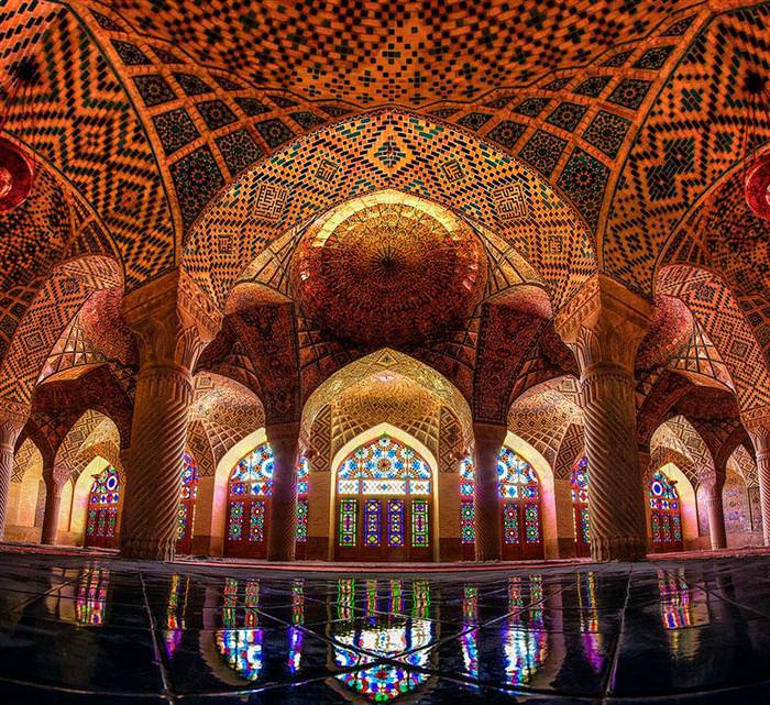 mesquita colorida