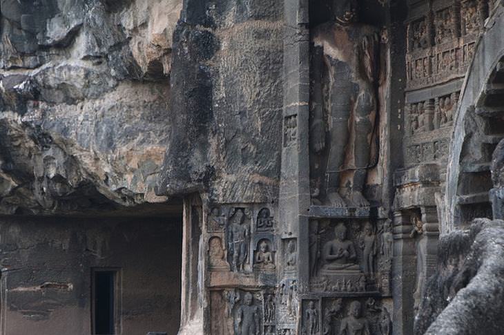 Visitando as incríveis cavernas de Ajanta