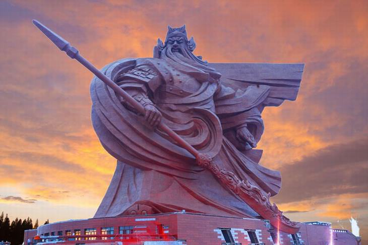 Estátua Gigante de Guan Yy