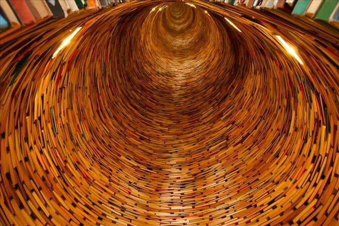 túnel de livros