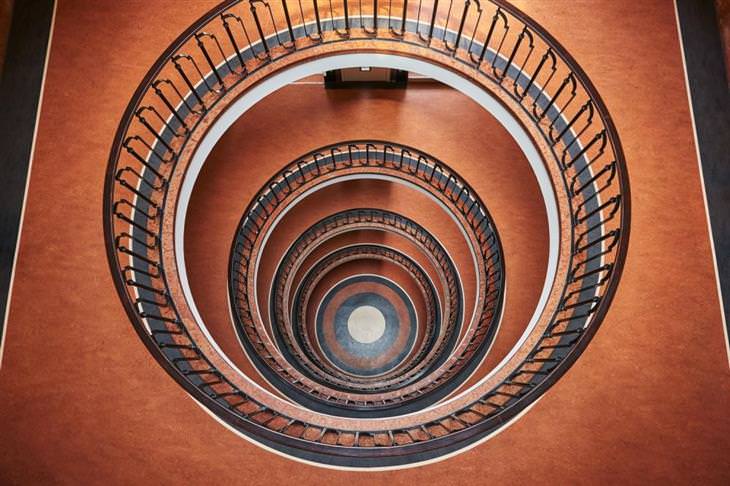 fotos de escadas em espiral Balint Alovits