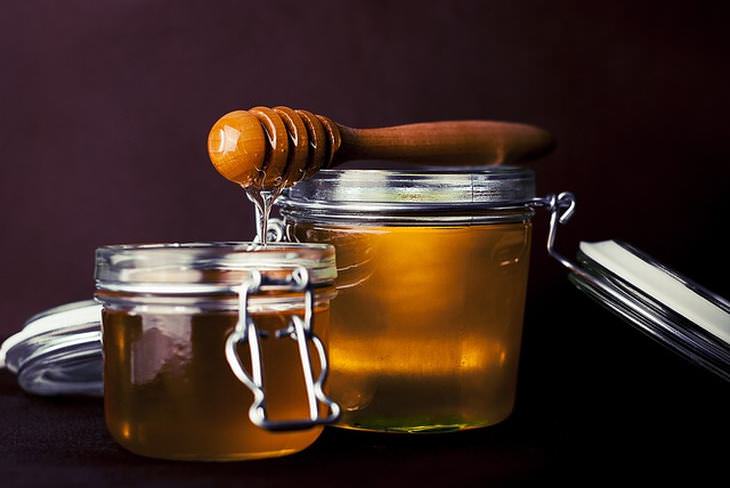 os benefícios de tomar água com mel