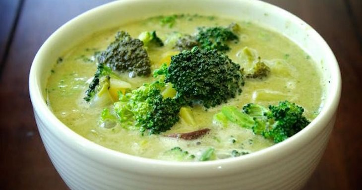 O segredo para fazer deliciosa sopa de brócolis anti-câncer
