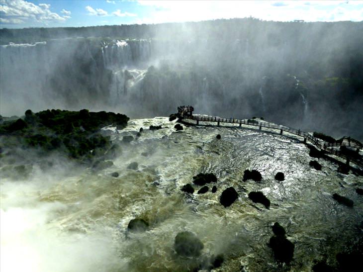 as poderosas Cataratas do Iguaçu