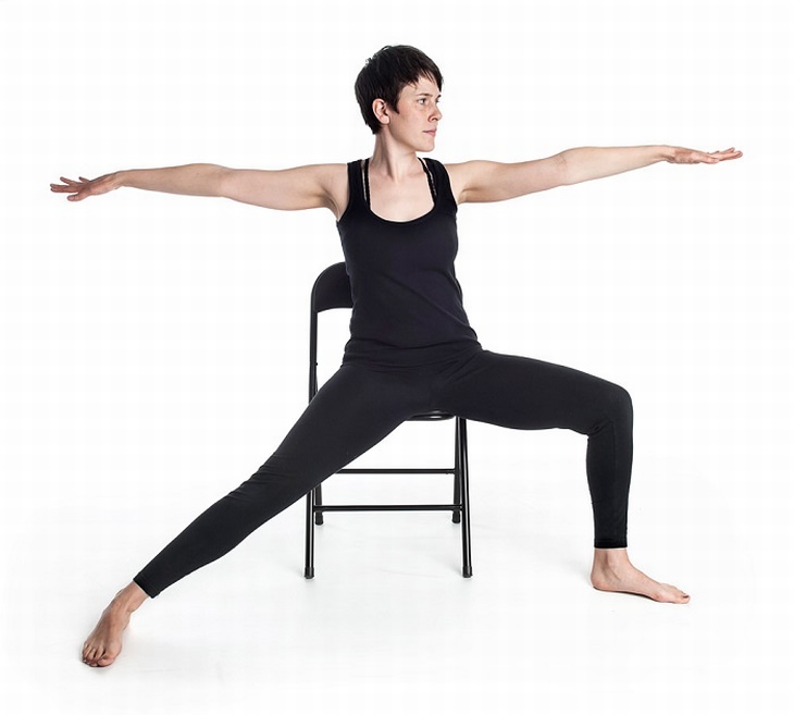 7 exercícios para os quadris e costas feitos na cadeira