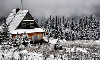 cabana isolada na neve