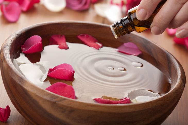 10 Benefícios do óleo essencial de rosas à saúde