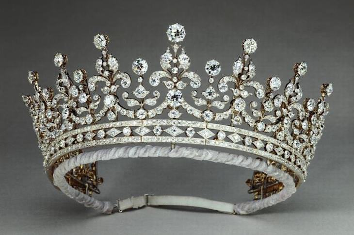 Coroas e tiaras famosas das realezas