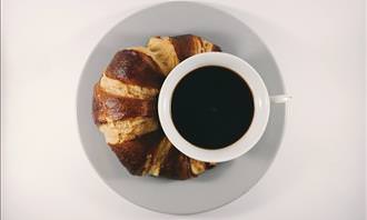croissant e café