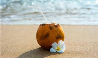 água de coco na praia