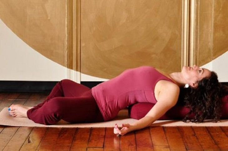 posições de ioga antes de dormir