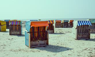 Jogo dos Erros: cabanas na praia
