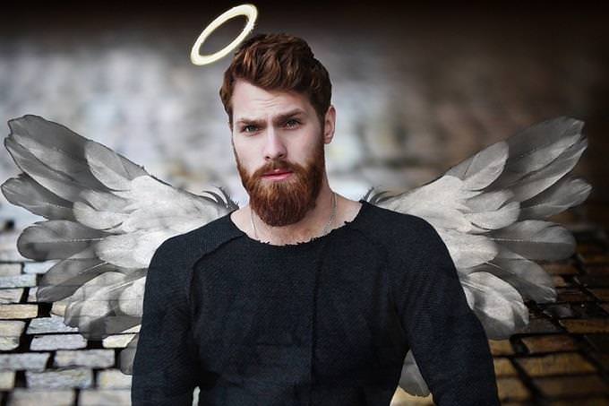 homem com asas de anjo