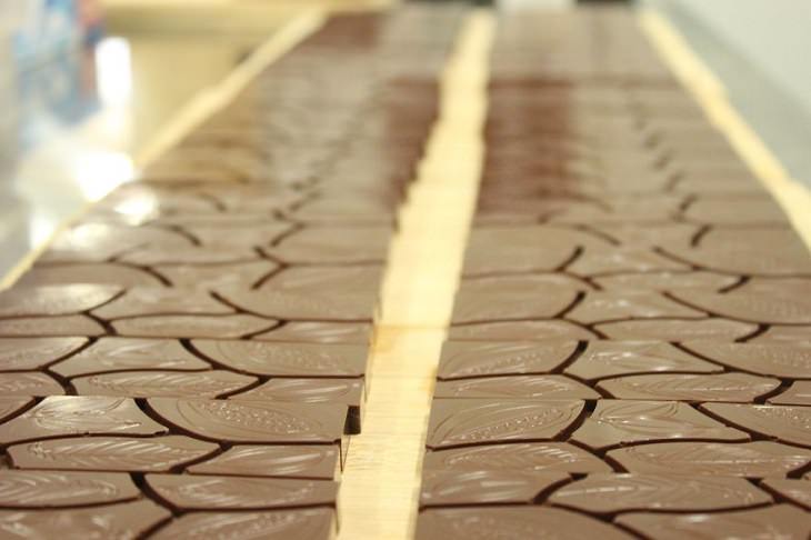 como é feito o chocolate, da colheita ao produto final