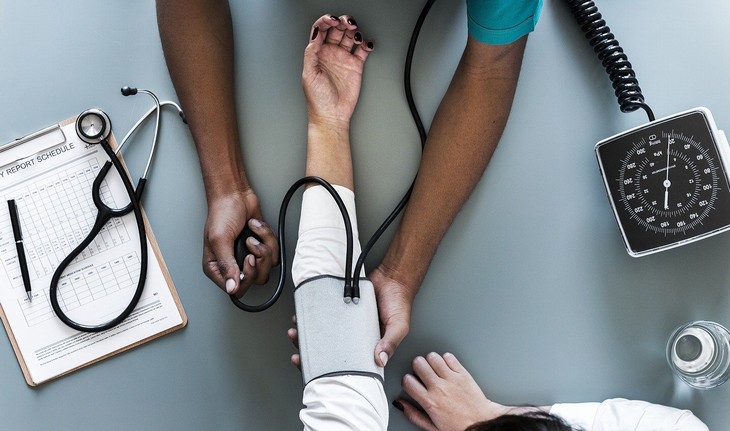 15 Perguntas para o médico medindo a pressão