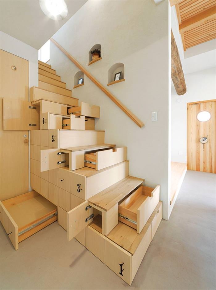 Surreal interiors escada com gavetas