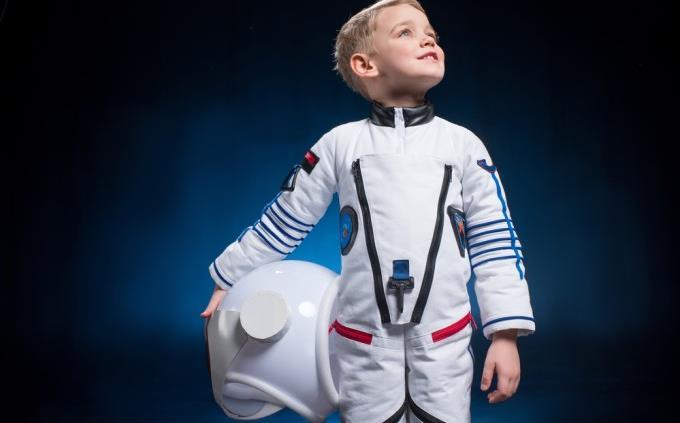 teste sobre o sistema solar: menino astronauta