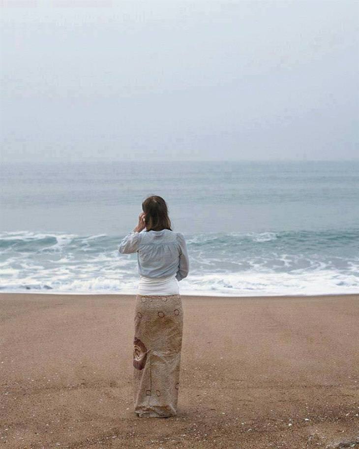 Fotos tiradas na hora certa mulher na praia