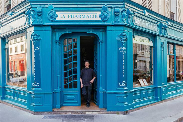 Lojinhas de rua em Paris Chef Christophe Duparay em frente ao seu restaurante