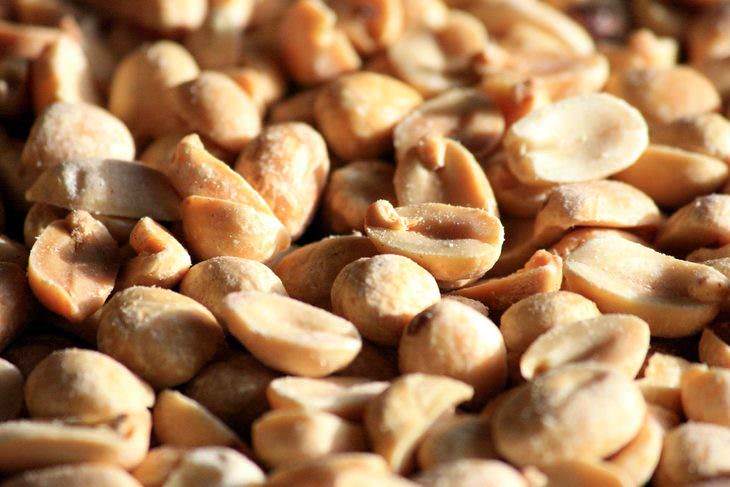 las 10 nueces más saludables cacahuetes