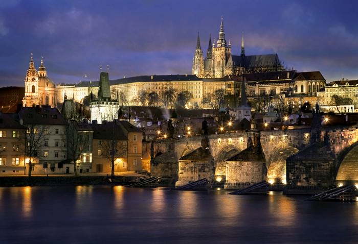 Castillos Medievales Castillo de Praga, República Checa de noche
