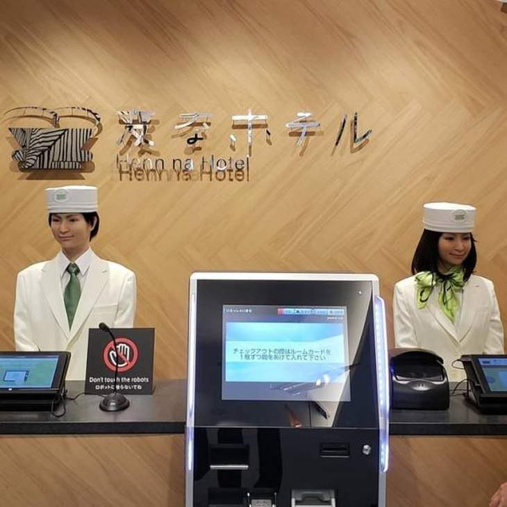 Imagens da modernidade no Japão Recepção de robôs em hotel