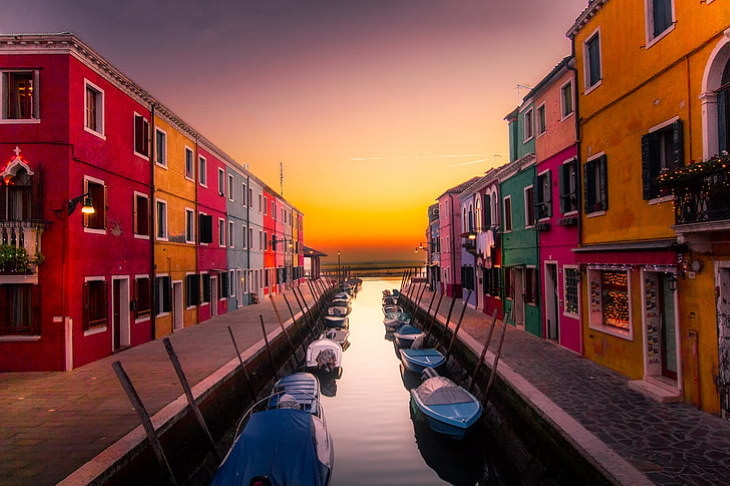 Cidades e vilas coloridas ao redor do mundo Burano, Italia