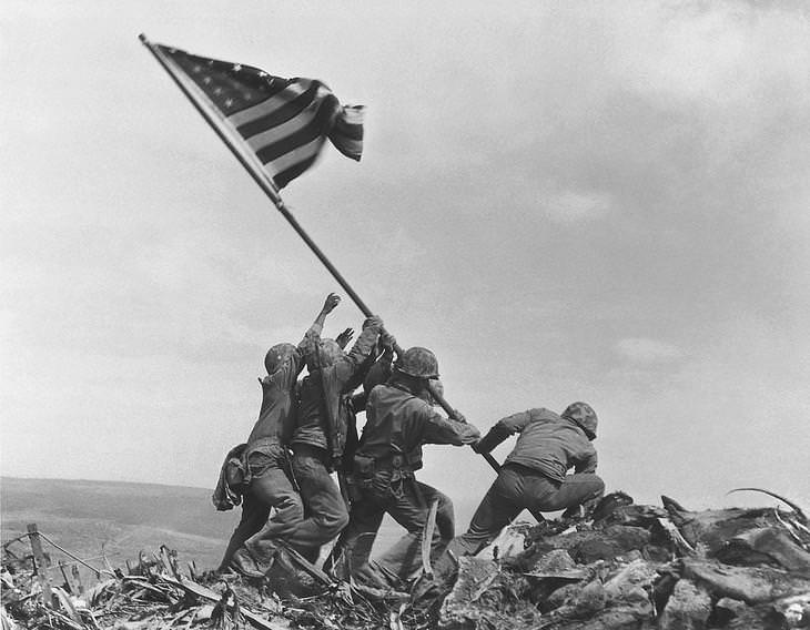 Know The Stories Behind 6 Famous Photographs raising flag over iwo jima