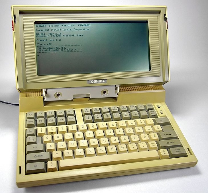 História dos primeiros laptops Toshiba T1100