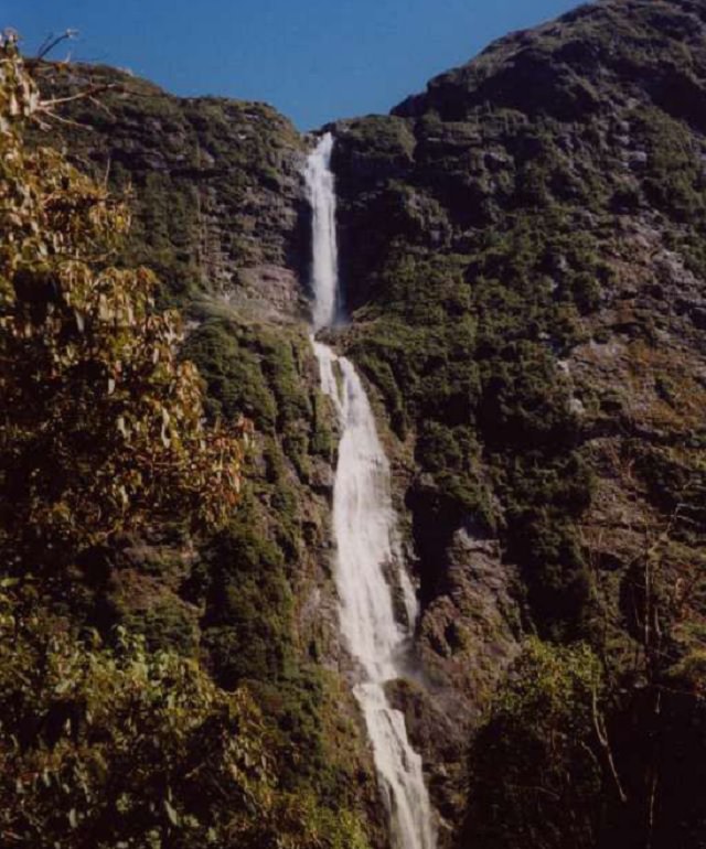 Photographs of the beautiful sights, mountains, falls and wildlife in Milford Sound, also known as Piopiotahi, found in between the Te Waipounamu Heritage Site, the Fiordland National Park and the Piopiotahi Marine Reserve, New Zealand, Sutherland Falls, at the end of Milford Track