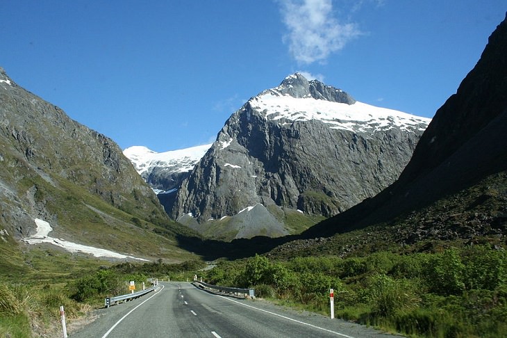 Milford Road, a leste de Homer Pass, o caminho para o Parque Nacional Fiordland