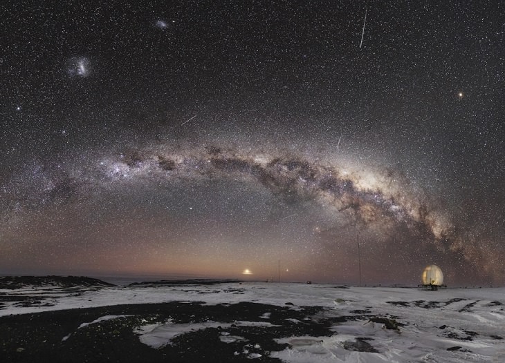 Best and colorful photographs of the Milky Way taken from different locations around the world, provided by Capture the Atlas editor Dan Zafra, “Gran Firmamento” by Jorgelina Alvarez, taken at Marambio Base, Antarctica