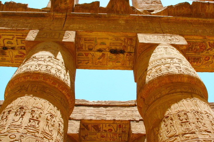 10 fatos históricos fascinantes coluna egípcia