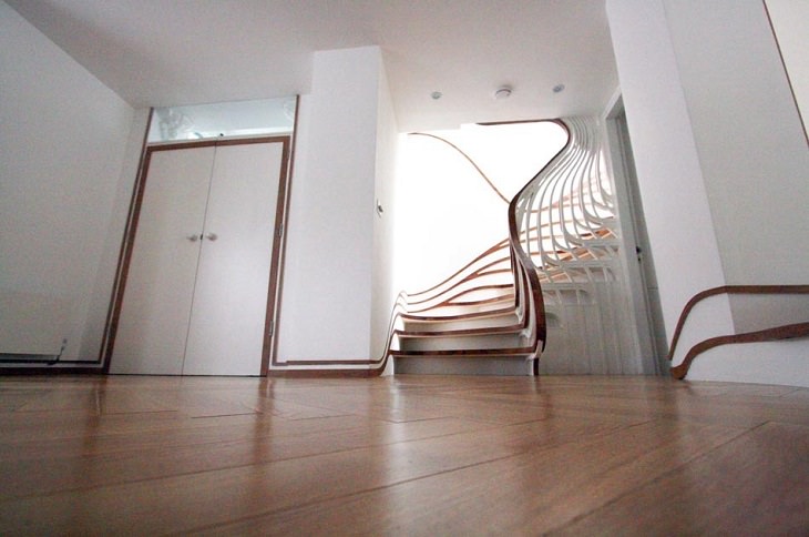 Escadas sinuosas, projetada por Atmos studios 