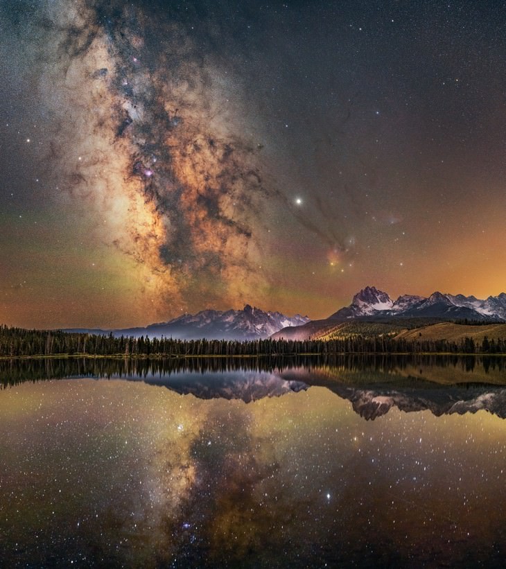 “O Lago Vermelho das Estrelas”, de Bryony Richards (EUA)