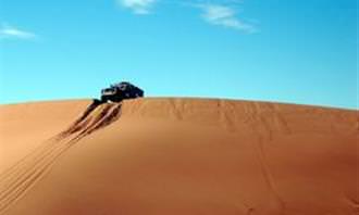 Carro no deserto