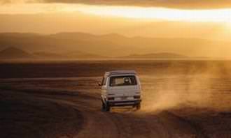 Veículo que atravessa o deserto