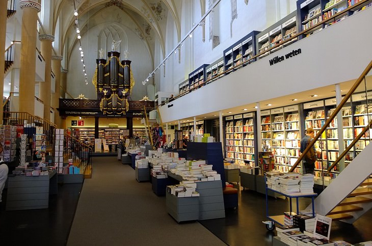 Livrarias incríveis em locais insólitoses Waanders In de Broeren