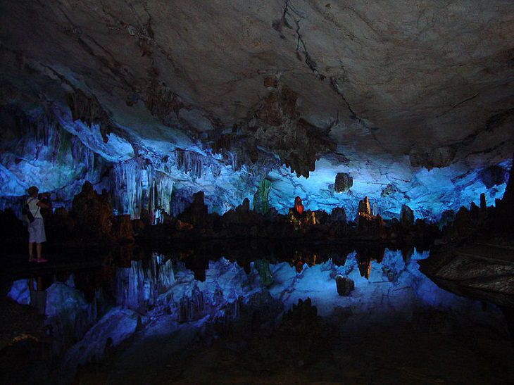 AUm tour virtual e galeria de fotos da Caverna da Flauta de Junco, em Guilin, China