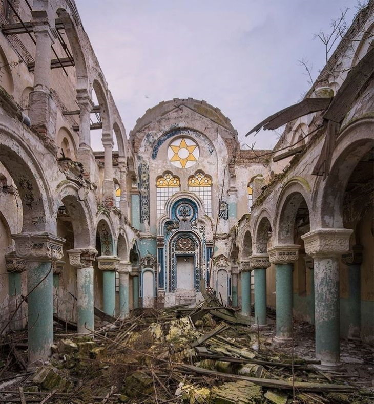 A misteriosa beleza de edifícios europeus abandonados
