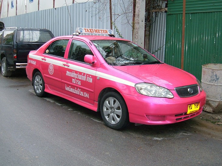 Táxis bizarros pelo mundo todo táxi pink Tailândia
