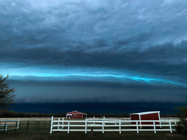 2021 Fotógrafo meteorológico do ano “Kansas Storm” por Phoenix Blue, 17 (EUA)