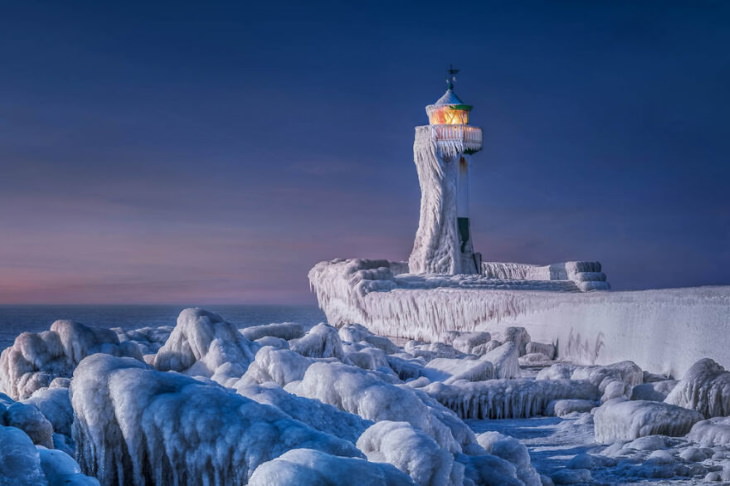 2021 CEWE Awards "Frozen Lighthouse" by Manfred Voss