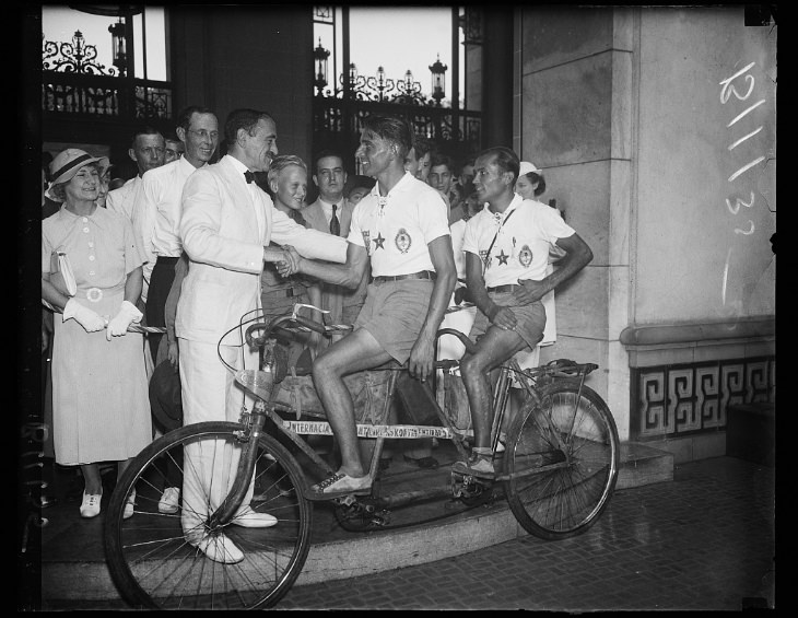 1880-1900 Fotos de bicicleta Dois ciclistas argentinos que fizeram uma viagem de bicicleta de 2 anos, 1936