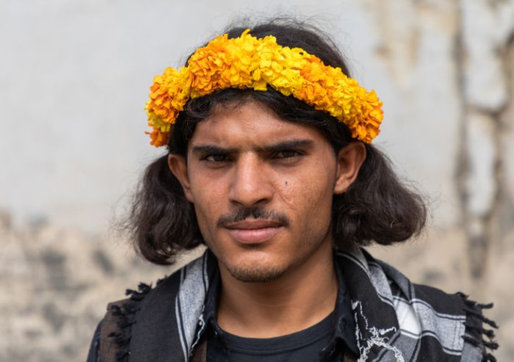 Qahtani Flower Men, man with flower crown