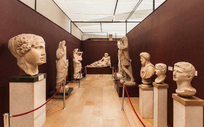 Qual profissão das lendas combina com você: esculturas no museu