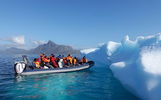 Verdadeiro Falso Teste sobre Geografia Mundial: Geleiras e um barco na Groenlândia